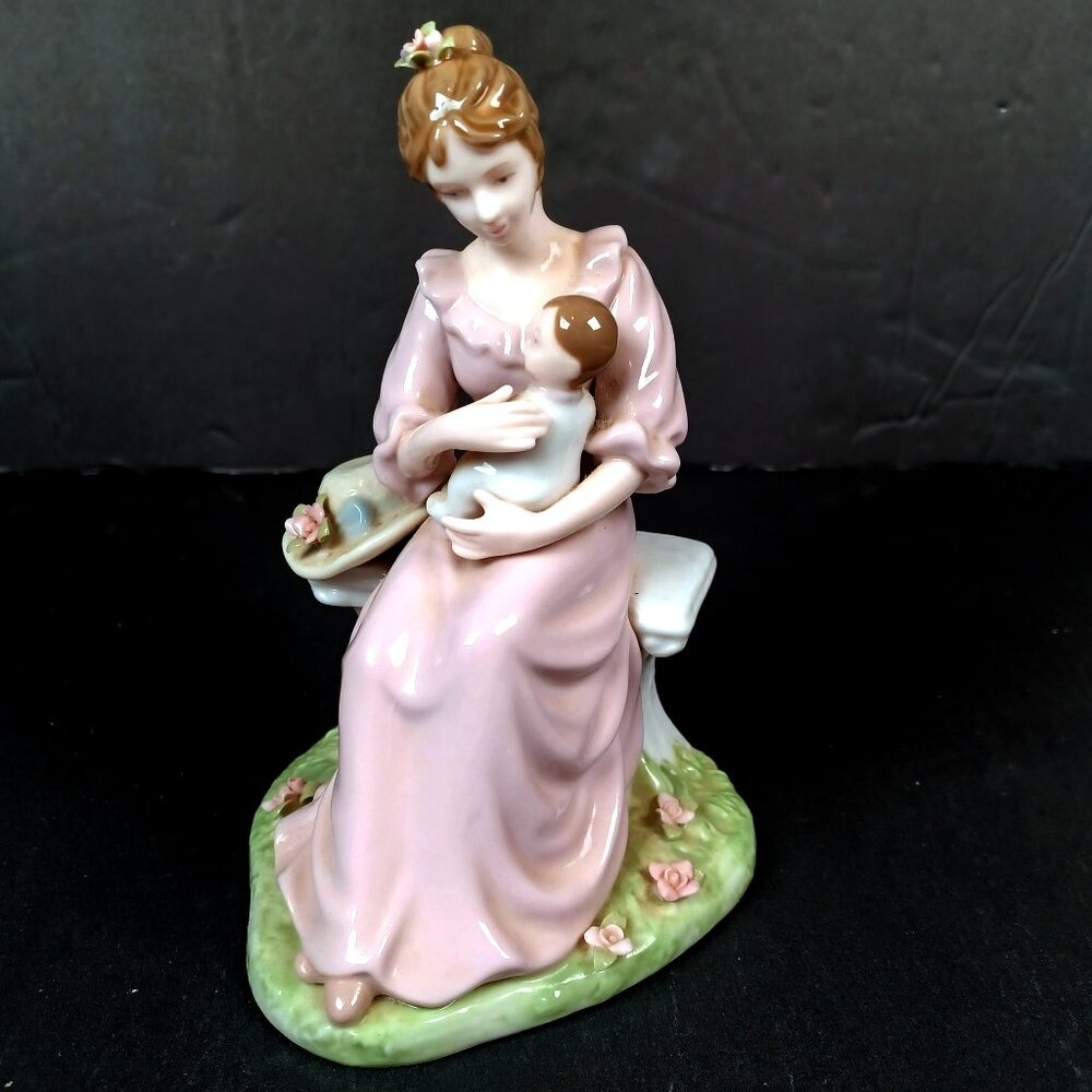 Avon Moments and Memories Porcelain Mother and Baby 2003 Pink No Wooden Base